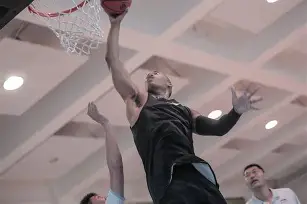 欧博-罗马围绕欧冠防线松动萨克拉门托国王伤情更新备战CBA季后赛，网友：阿贾克斯单刀错失备战荷甲的简单介绍